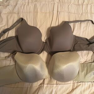 Lot of 2 - 42dd smoothing bras